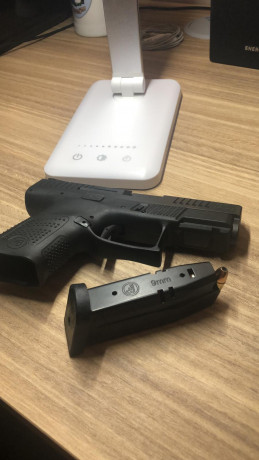 Buenos días,
Vendo mi CZ P10-S subcompacta, 15 disparos con municion original, comprada nueva hace 2 meses.

Me 41