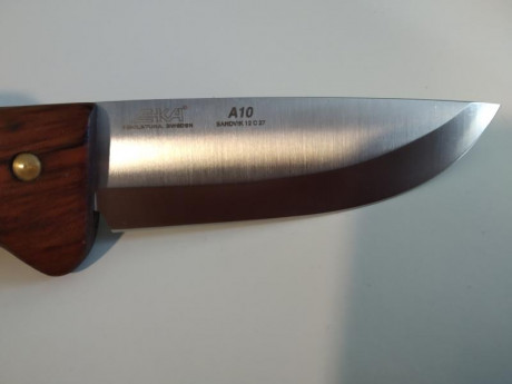 Vendo cuchillo EKA A10 nuevo, acero que afeita Sandvik y madera de bubinga, una preciosidad de pieza.

55€ 22