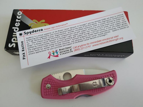 Spyderco Native pink edición contra el cáncer de mama, en estado impecable en su caja y cartón con la 02