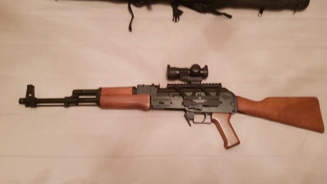 Pues eso vendo AK47 Cal.22 con todo lo que se ve en la foto incluido.
 IMG-20200906-WA0005 (Medium).jpg 02