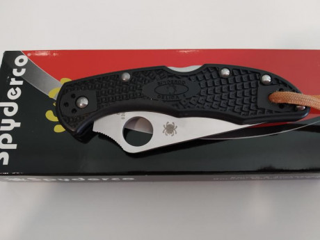 Navaja Spyderco Delica en perfecto estado.
Clip pulido a espejo.
Original y con factura de cuchillería 10