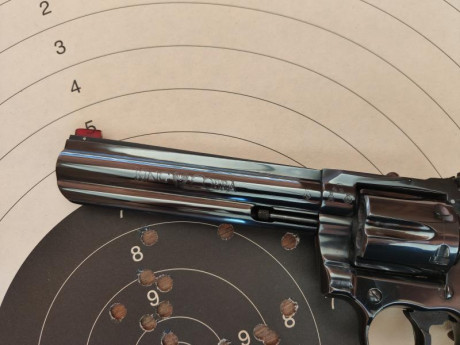 Vendo Colt King Cobra 6" 38SP/357, por exceso de armario me obliga a deshacerme de el.
Revolver cacha 00