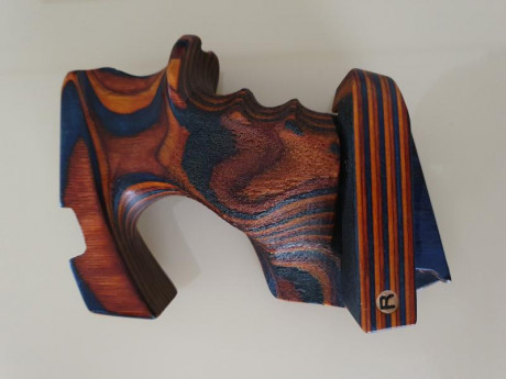  Vendo cacha RINK talla M para pistola de aire MORINI 162EI. 
Esta en perfecto estado, sin retocar, ni 01