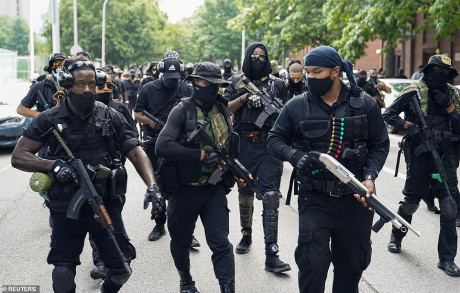 A todos nos importan la vidas de los negros: "black lives matter".

¿Y las de los blancos?

Hace 131