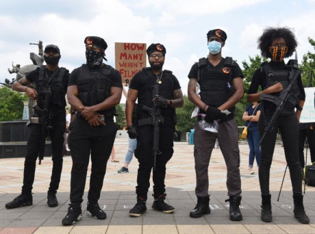 A todos nos importan la vidas de los negros: "black lives matter".

¿Y las de los blancos?

Hace 130