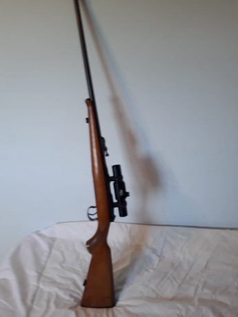 Por abandono de afición, un familiar vende su carabina BRNO calibre 22 lr. Tiene muy poco uso y está impecable. 00