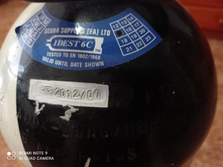 Vendo una bombona de 200 bares vacía falta retimbrado .Está en buenas condiciones y es de 12 L. El precio 00