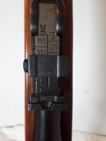 Por abandono de afición, un familiar vende su carabina BRNO calibre 22 lr. Tiene muy poco uso y está impecable. 21