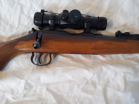 Por abandono de afición, un familiar vende su carabina BRNO calibre 22 lr. Tiene muy poco uso y está impecable. 20