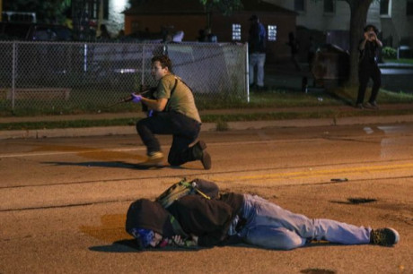 A todos nos importan la vidas de los negros: "black lives matter".

¿Y las de los blancos?

Hace 40