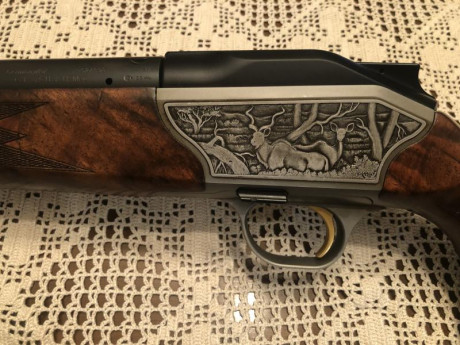 Pongo a la venta Blaser R8 Luxus Maderas grado 7  con kick Stop y Magna Port,Gatillo Dorado,Bola cerrojo 00