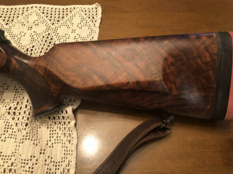 Pongo a la venta Blaser R8 Luxus Maderas grado 7  con kick Stop y Magna Port,Gatillo Dorado,Bola cerrojo 11