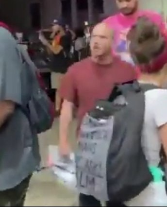A todos nos importan la vidas de los negros: "black lives matter".

¿Y las de los blancos?

Hace 21