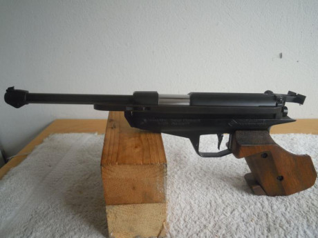 Vendo mítica pistola de precisión, modelo  Feinwerkbau LP80, de funcionamiento a muelle, con sistema antiretroceso, 01