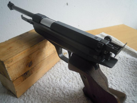 Vendo mítica pistola de precisión, modelo  Feinwerkbau LP80, de funcionamiento a muelle, con sistema antiretroceso, 00