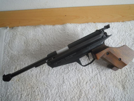 Vendo mítica pistola de precisión, modelo  Feinwerkbau LP80, de funcionamiento a muelle, con sistema antiretroceso, 11