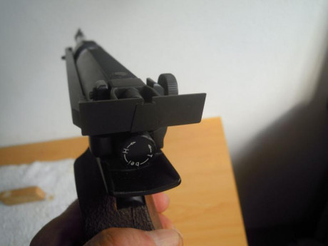 Vendo mítica pistola de precisión, modelo  Feinwerkbau LP80, de funcionamiento a muelle, con sistema antiretroceso, 10