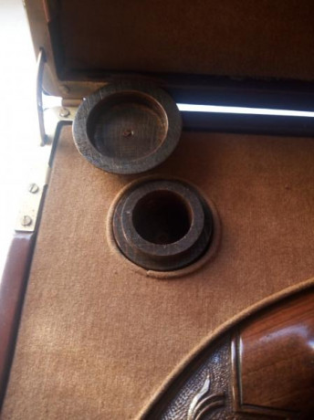 Hola a todos.
Vendo pistola de Avancarga DIKAR tipo Europa/Imperio con maletín de accesorios. Calibre 12