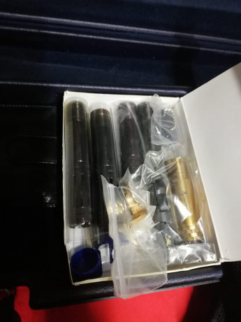 Se vende esta magnífica escopeta de competición.

Esta en estado impecable. 

Lleva Maletín original. 00