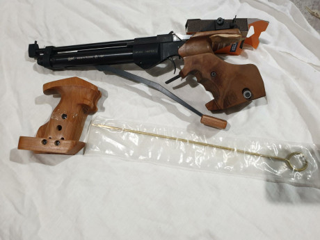 Se vende pistola aire comprimido Baikal MP46, impecable tal cual se ve en la foto con utensilio, su cacha 00