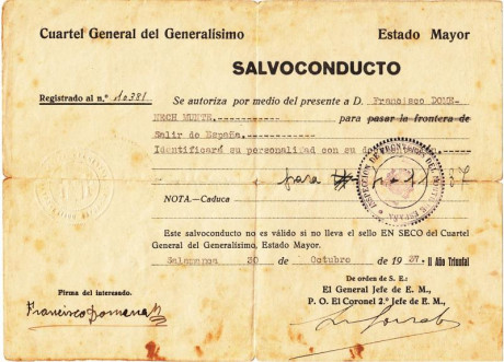  EN RECUERDO Y HOMENAJE A LOS QUE YA NO ESTÁN. 

Si pones en  GOOGLE   PASAPORTES EN LA MEMORIA  da igual 40