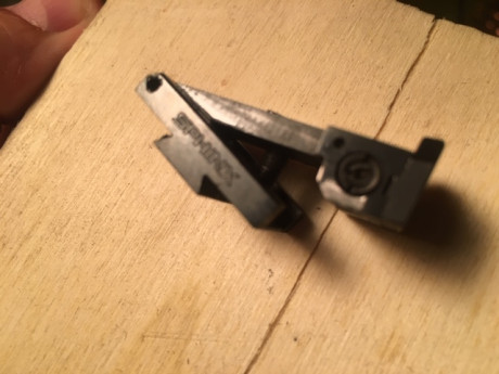 Hola compañeros
hace poco adquiri a un colega del foro una pistola de la marca suiza Sphinx AT2000 teniendo 41