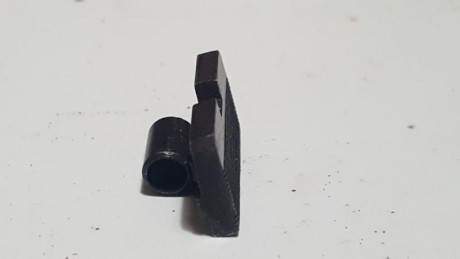 El alza de la mira posterior se ha desoldado. Necesito encontrar un repuesto o un buen soldador ya que 141