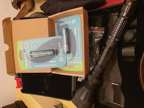 Por no usar, pongo a la venta esta magnifica linterna
MARCA: OLIGHT
MODELO: M31 TRITON 800 LUMENS, con 10