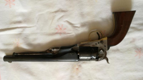 VENDIDO. Hola vendo revolver de avancarga 1860 calibre 44 de Aldo Uberti en buen estado. Precio 200 euros 00