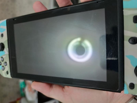 Hola, pues cambio Nintendo Switch usada pero en perfecto Estado de funcionamiento,la consola es libre(pirate) 02