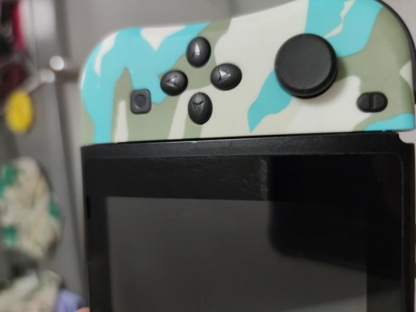 Hola, pues cambio Nintendo Switch usada pero en perfecto Estado de funcionamiento,la consola es libre(pirate) 00