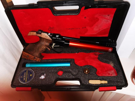 Extraordinaria pistola de competición de PCP morini con 2 bombonas y maletin de origen funcionando perfectamente, 40