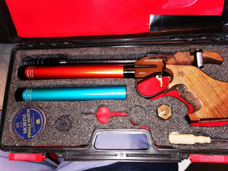 Extraordinaria pistola de competición de PCP morini con 2 bombonas y maletin de origen funcionando perfectamente, 50