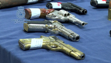 Buenas tardes a todos,

De todos es sabido la imposibilidad actual  de coleccionar armas historicas en 171