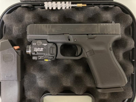 Se vende pistola Glock 19 Gen5 con linterna táctica Streamlight TLR-8 con láser, en calibre 9mm. Se le 01