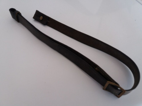 Vendo una correa original para  Mauser español  modelos  1893  y  1916 .
Con hebilla y botón, ambos en 02