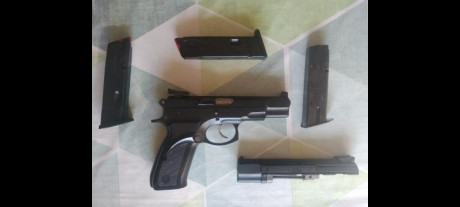 Vendo pistola CZ 75B. 9mm pb. muy bien conservada Con el kit de conversión del cal. 22lr. 
Con miras de 00