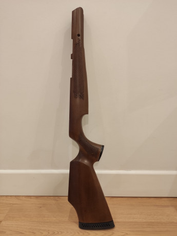 Vendo culata de Air Arms TX200 de haya sin estrenar con su guardamanos. Es para diestros. Tiene una pequeña 00