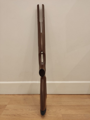 Vendo culata de Air Arms TX200 de haya sin estrenar con su guardamanos. Es para diestros. Tiene una pequeña 12