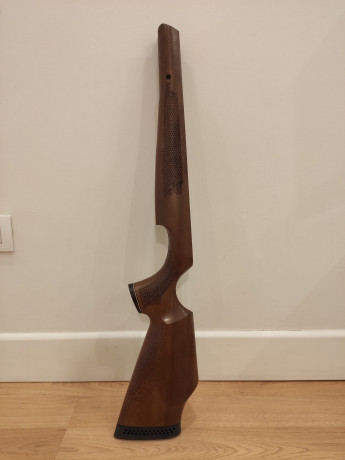 Vendo culata de Air Arms TX200 de haya sin estrenar con su guardamanos. Es para diestros. Tiene una pequeña 11