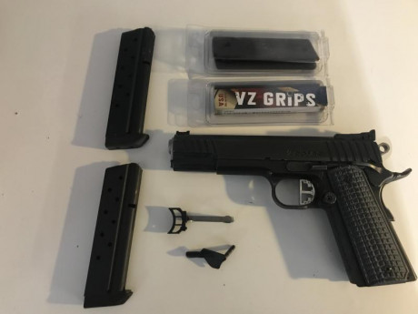 Se vende STI Trojan 5” 9mm.Un año de uso aproximadamente,en perfecto estado.Cachas originales y de cerámica,2 02