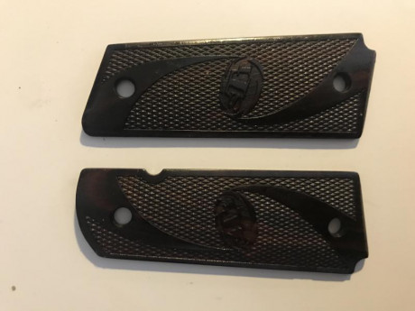 Se vende STI Trojan 5” 9mm.Un año de uso aproximadamente,en perfecto estado.Cachas originales y de cerámica,2 01