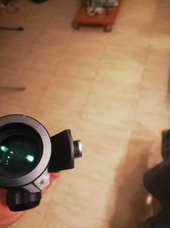Buenas noches.
Ha llegado a mis manos un visor, que lleva unas anillas instaladas, pero no se distinguir 01