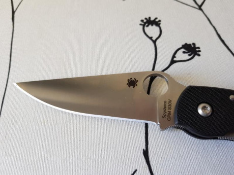 Hola compañeros,

Pongo a la venta esta Spyderco Military sin ningún uso, solo de colección, cachas en 00