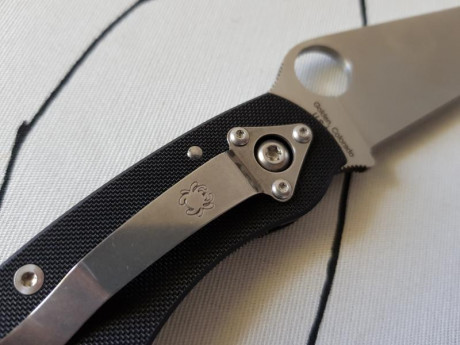 Hola compañeros,

Pongo a la venta esta Spyderco Military sin ningún uso, solo de colección, cachas en 11