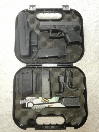Vendo glock 26 gen 4. Ni 100 disparos. Es arma personal. Lleva 3 cargadores, 2 de g26 y 1 de g19(grip) 01