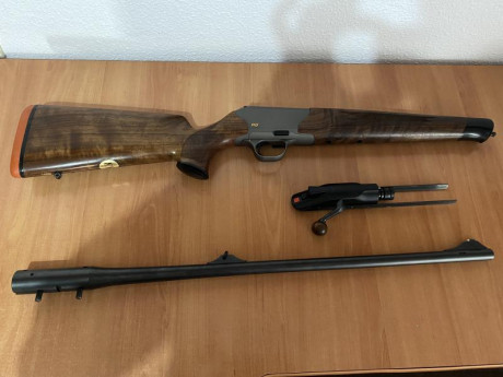 Vendo blaser r8 madera en perfecto estado . Calibre 375 con cañón con magnaport . Se podría incluir Cañon 01