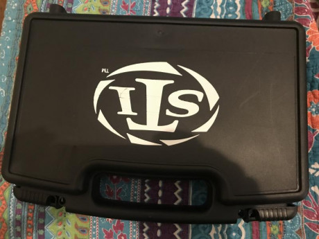 Se vende STI Trojan 5” 9mm.Un año de uso aproximadamente,en perfecto estado.Cachas originales y de cerámica,2 10