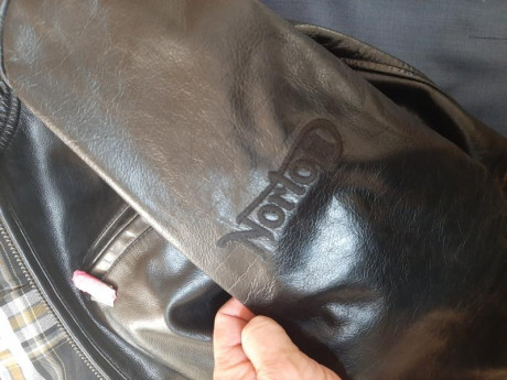 Hola ,como sé que en este foro hay varios moteros ,pongo a la venta una magnifica Cazadora Biker de la 10