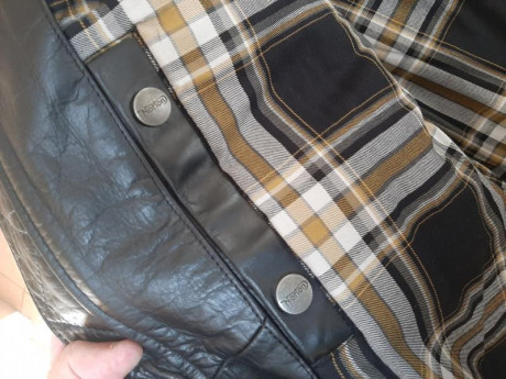 Hola ,como sé que en este foro hay varios moteros ,pongo a la venta una magnifica Cazadora Biker de la 21